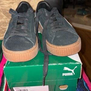 Puma Suede Platform Core Sneaker-women’s 7.5, black, USED LIKE NEW